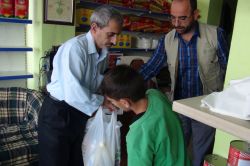 Merhamet Eli Derneği yardımlarına Ramazan’da devam ediyor