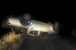 Midyat’ta ilaçlama aracı takla attı