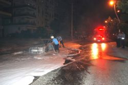 Tarsus’ta seyir halindeki araç yanarak kullanılamaz hale geldi