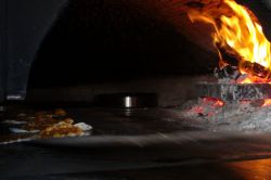 Zor şartlarda çalışarak oruç tutuyorlar