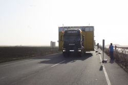 Termik santralleri taşıyan TIR’lar sürücülere zor anlar yaşatıyor