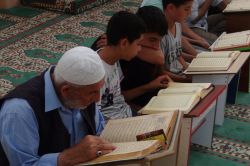 Mersin’de çocuk yaşlı mukabelede