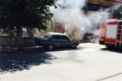 Siirt’te park halindeki otomobil yandı