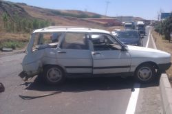 Kamyonet otomobile arkadan çarptı: 1 yaralı