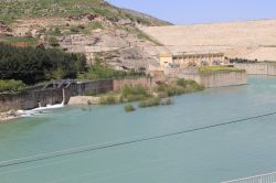 Silvan Barajı inşaatına el bombalı saldırı