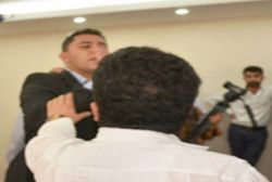 Gazeteciler ile yakın koruma arasında arbede