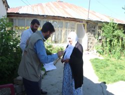 Avrupa Yetim-Der Karlıova’da yardım dağıttı