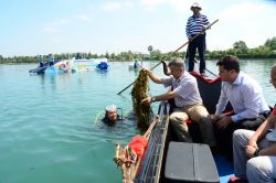 Seyhan Nehri dalgıçlarla temizleniyor