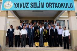 Van Valisi TEOG’ta birinci olan ilçeyi ziyaret etti