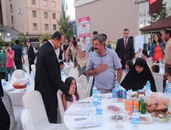 Van Valisi, muhtaçlarla iftar açtı