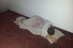 Arabayı kaçıran genç camiye sığındı