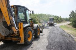 Karaisalı-Kızıldağ’da yol çalışması