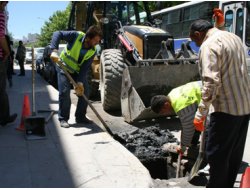 Tıkanan Drenaj Kanalları Temizleniyor