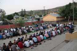 Mustazaflar Cemiyeti Bingöl Şubesi iftarda halkla buluştu