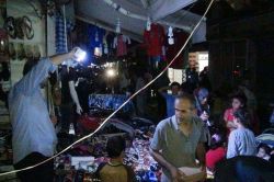 Elektrik kesintileri esnafı canından bezdirdi