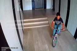 Bisiklet hırsızı kameralara yakalandı