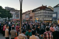 Alamanya’da açık alanda iftar coşkusu