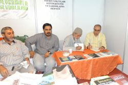 Mehmet Göktaş imza gününde okurlarıyla buluştu