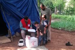 Bitlis Kızılay şubesinden mağdur ailelere gıda yardımı