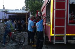 Elektrik kontağından çıkan yangın evi küle çevirdi