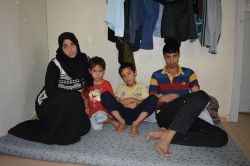 Suriye’den kaçan aile yardım bekliyor