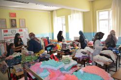 Bitlis İHH’dan giyim yardımı