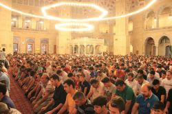 Kadir Gecesi’ni ihya eden Adanalılar camilere sığmadı