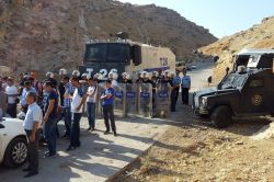 Sİlvan'da  HDP’nin izinsiz yürüyüşüne polis izin vermedi