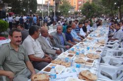 Kızıltepe kaymakamlığından 2 bin kişilik iftar yemeği