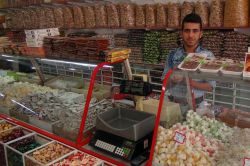 ‘Çocuklar için ucuz şeker alınıyor’