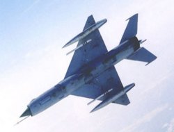 Savaş pilotu uçağını da alıp kaçtı!