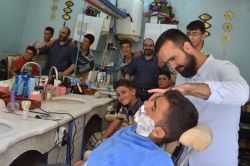 Bitlis’te berberler sabaha kadar mesai yapıyor