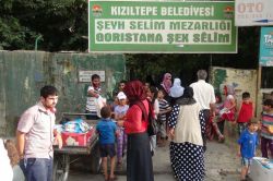 Mezarlıkta su bulamayan vatandaşlardan belediyeye tepki