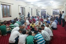 Akdağ, sevenleri ile iftarda buluştu