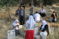 Şırnak’ta Bayramda mezarlıklar unutulmadı
