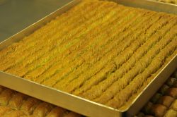 ‘Bayram tatlıları doyumluk değil tadımlık tüketilmeli’