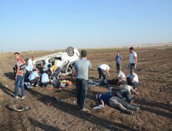 Iraklıları taşıyan minibüs devrildi