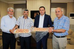 Gaziantep’in ilk fıstığını yetiştiren çiftçi ödüllendirildi