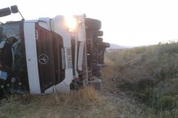Van'da TIR devrildi: 1 yaralı