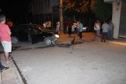 Hızını alamayan ambulans araca çarptı: 3 yaralı