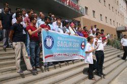 Ergani'deki sağlıkçılardan basın açıklaması