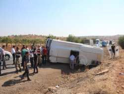 Şanlıurfa'da çevik kuvvet otobüsü devrildi: 4 yaralı