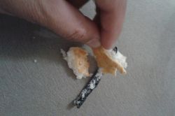 Ekmeğin içinden bant çıktı