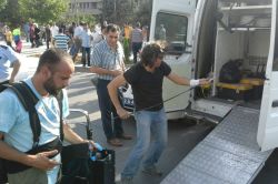 Şüpheli paket fünye ile patlatıldı