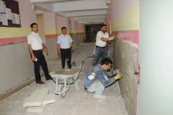 Batman okullarına bakım ve onarım devam eden ediyor