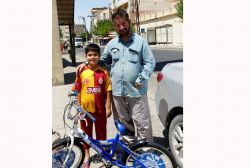 Çocukların bisiklet sevinci