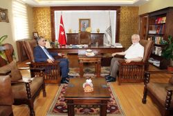 Vali Koçak'tan Rektör Ağırakça'ya ziyaret