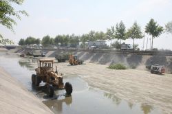 Sarıçam Deresi’nde temizlik ve ıslah çalışması