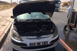 Batman’da seyir halindeki otomobil alev aldı