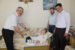 Kaza da ellerini kaybeden öğrenciye özel bilgisayar